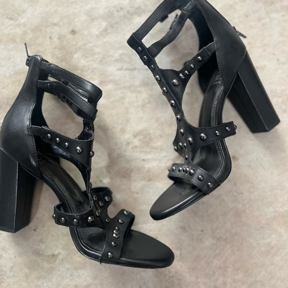 Gianni Bini leather block stud heel size 8
